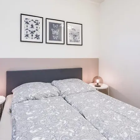 Charming Apartment In Prime Location-3